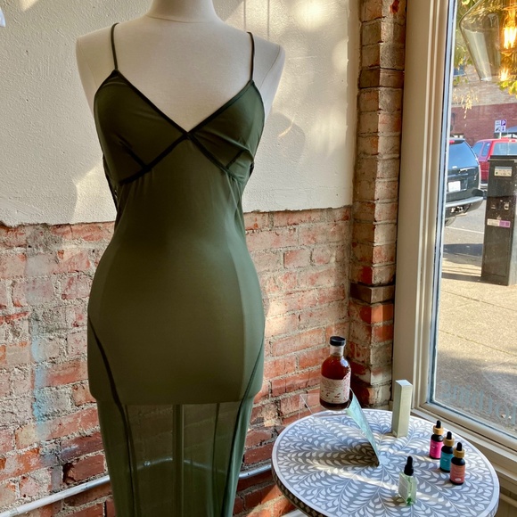 Norma Kamali Low Back Slip Fishtail Gown in Celadon SIZE MEDIUM/38/GLOVES XS/SM - Picture 7 of 12